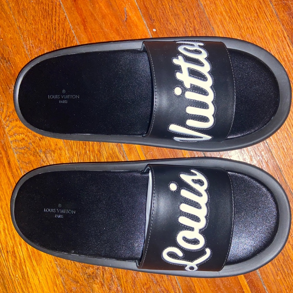 New in box Louis Vuitton Sunbath slippers in black and white size 39
